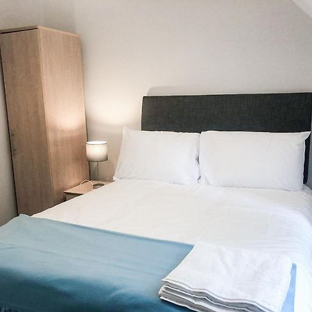 Old Court Holiday Homes Terryglass - Sleeps 6 By Trident Holiday Homes Extérieur photo