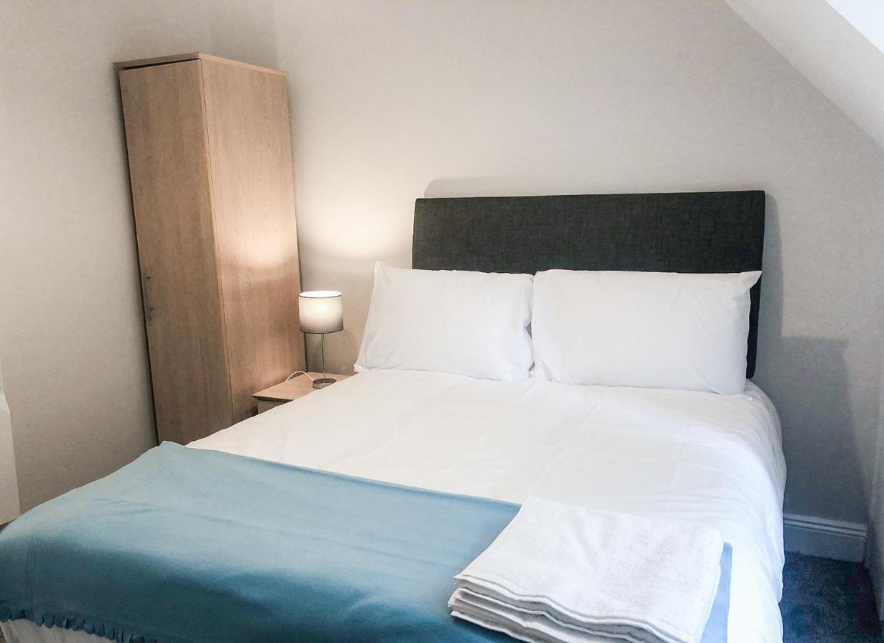 Old Court Holiday Homes Terryglass - Sleeps 6 By Trident Holiday Homes Extérieur photo