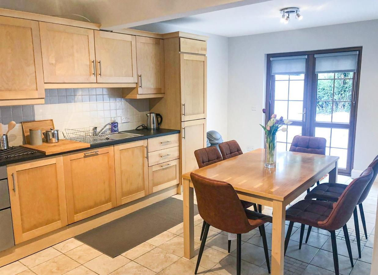 Old Court Holiday Homes Terryglass - Sleeps 6 By Trident Holiday Homes Extérieur photo