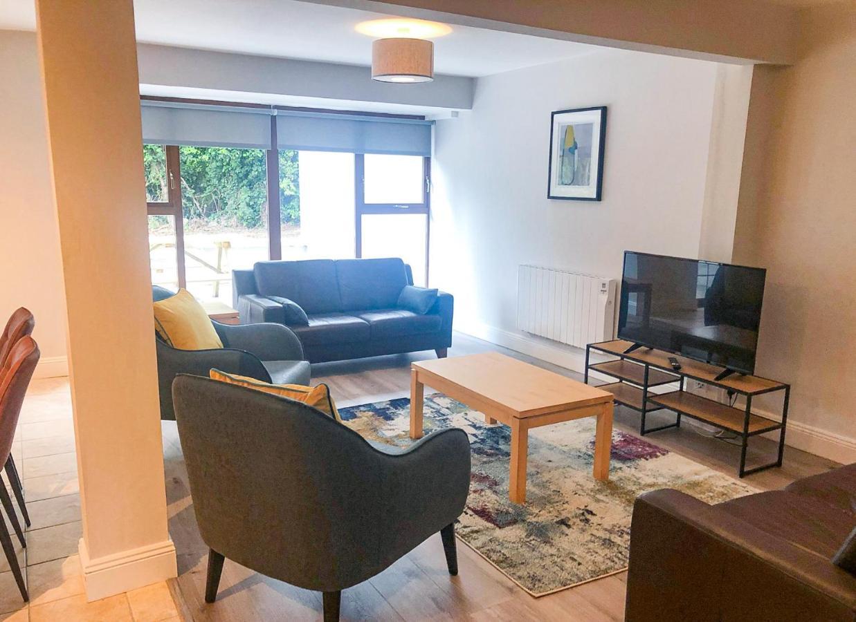 Old Court Holiday Homes Terryglass - Sleeps 6 By Trident Holiday Homes Extérieur photo