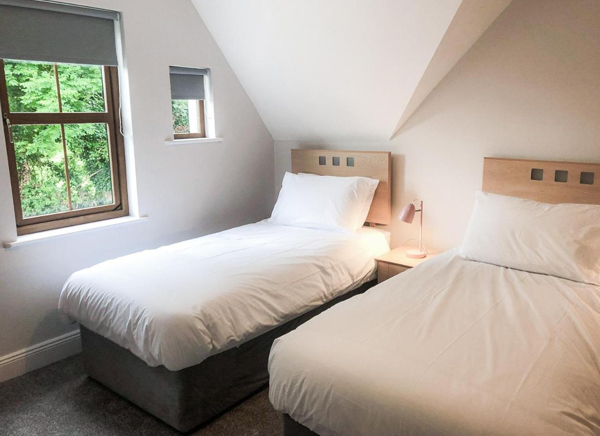 Old Court Holiday Homes Terryglass - Sleeps 6 By Trident Holiday Homes Extérieur photo